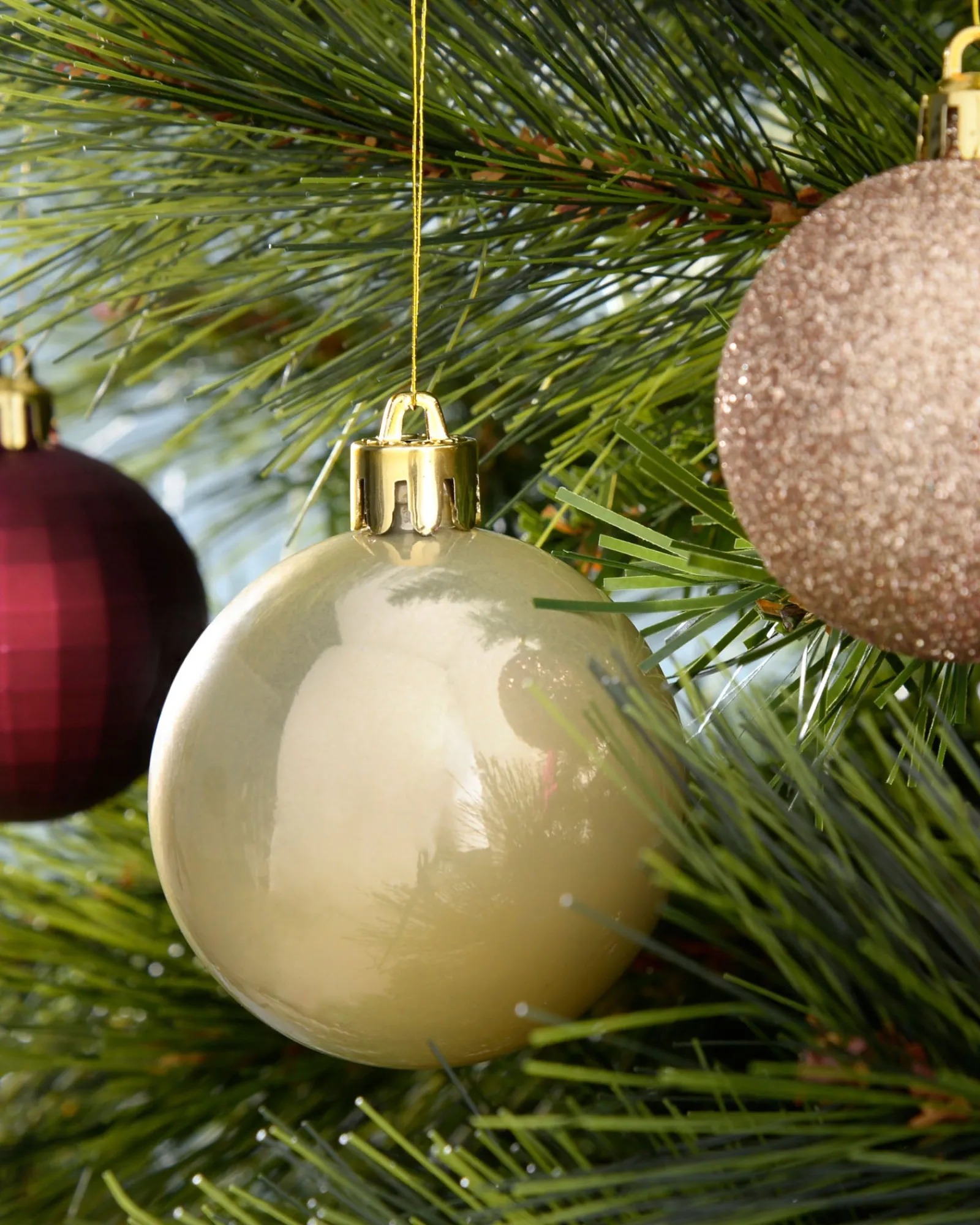 WeRChristmas Ruby/Gold Shatterproof Baubles Set, 50 Pack, 6 Cm