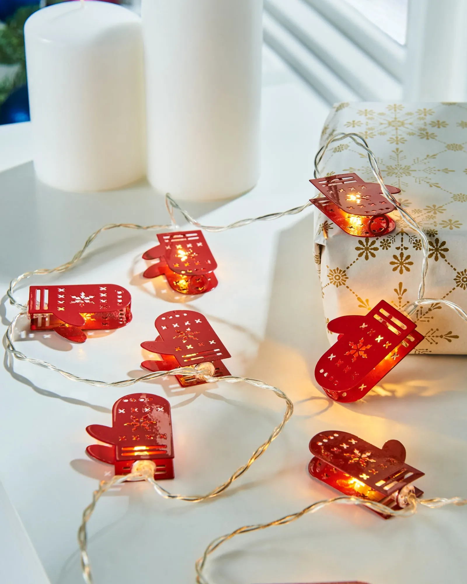 WeRChristmas Santa Gloves LED Light String, 1.8 M