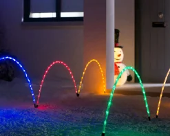 WeRChristmas Set Of 8 Pre-Lit Arch Pathway Chasing Lights, 92 Cm