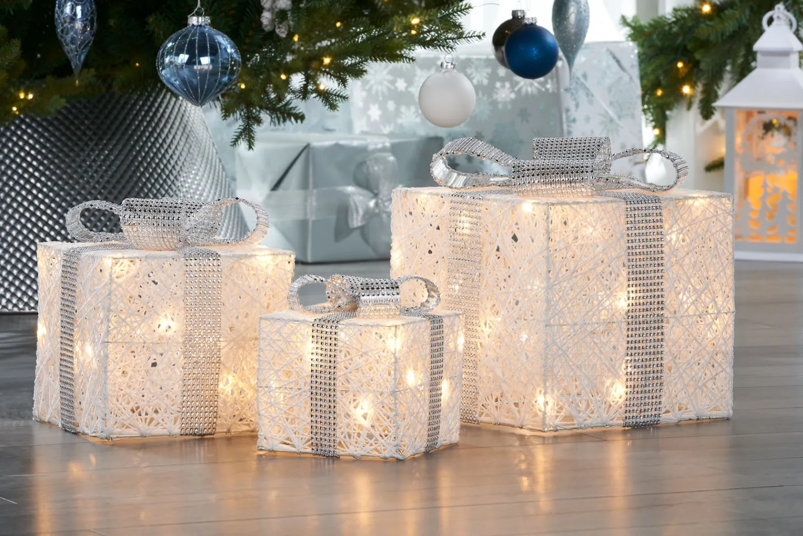 WeRChristmas Set Of 3 Pre-Lit Gift Boxes, White, 25 Cm