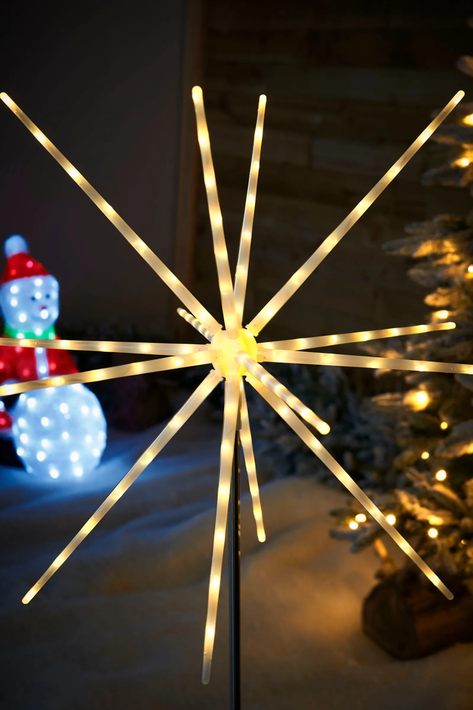 WeRChristmas Starburst Pathway Stake Light, Warm White, 98 Cm