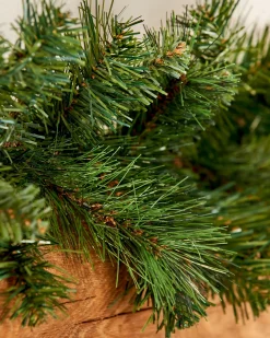 WeRChristmas Victorian Pine Garland, 9 Ft