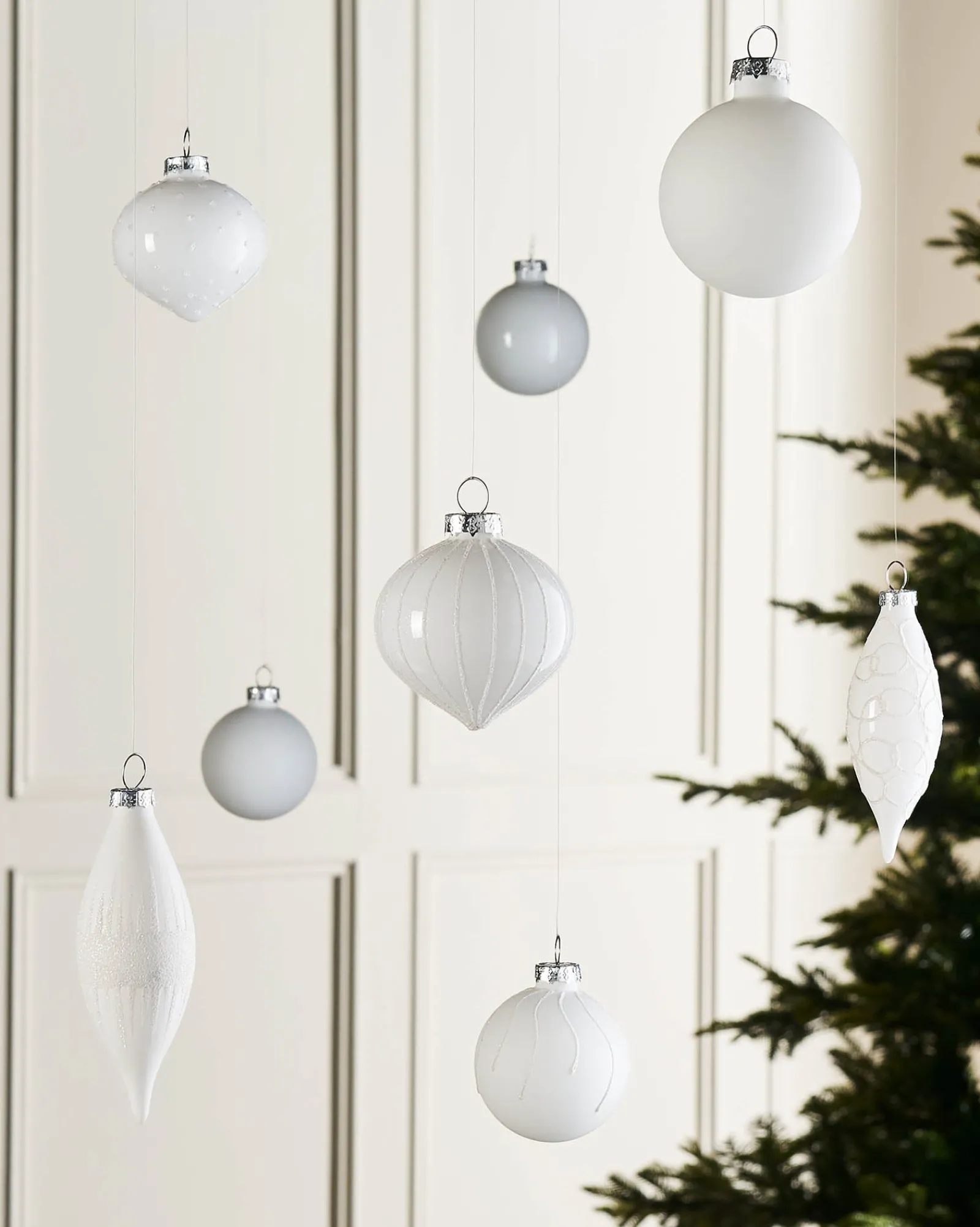 WeRChristmas White Glass Baubles, 20 Pack