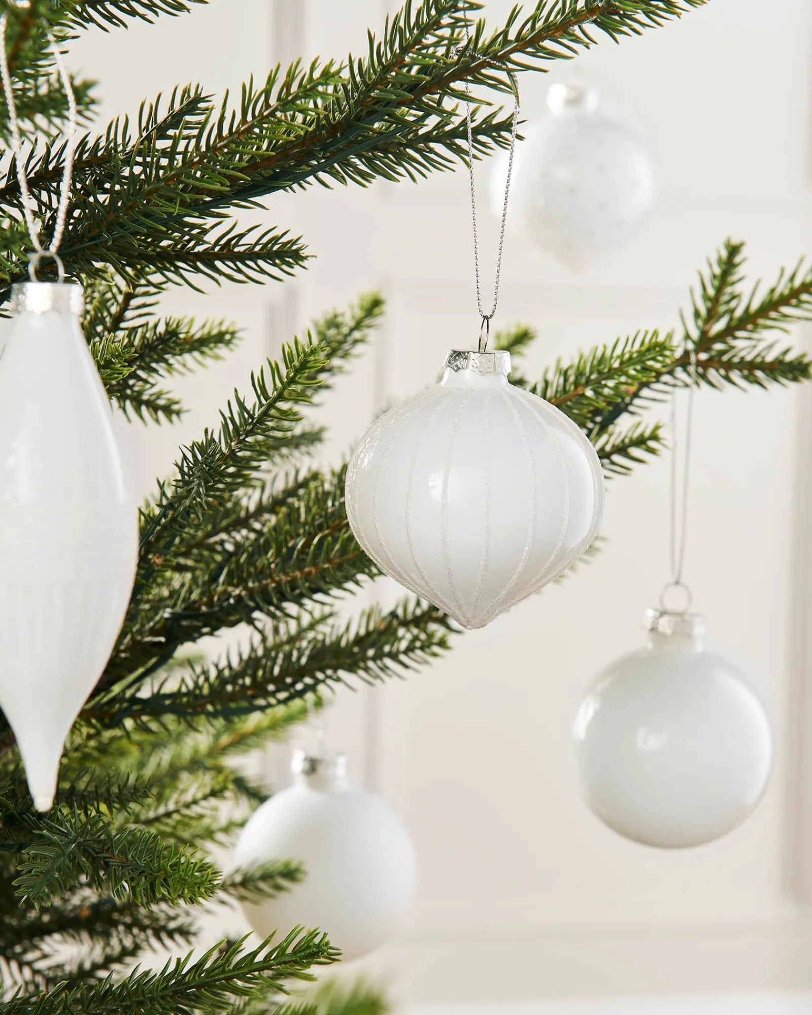 WeRChristmas White Glass Baubles, 20 Pack