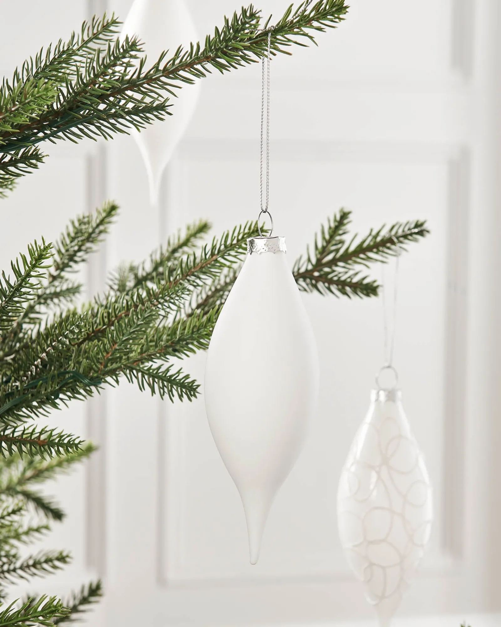 WeRChristmas White Glass Baubles, 5 Pack, 15 Cm