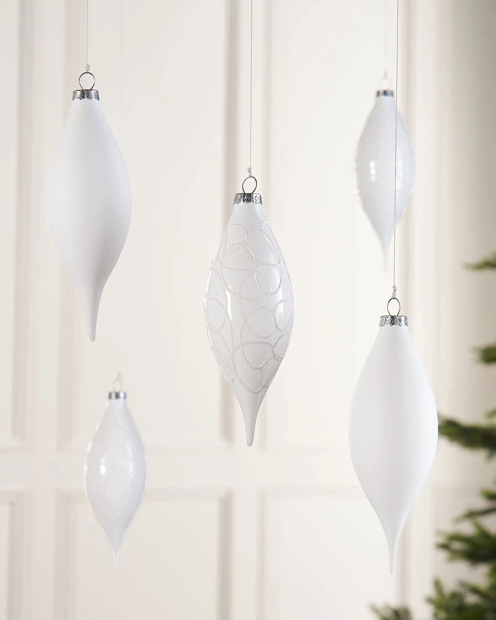 WeRChristmas White Glass Baubles, 5 Pack, 15 Cm