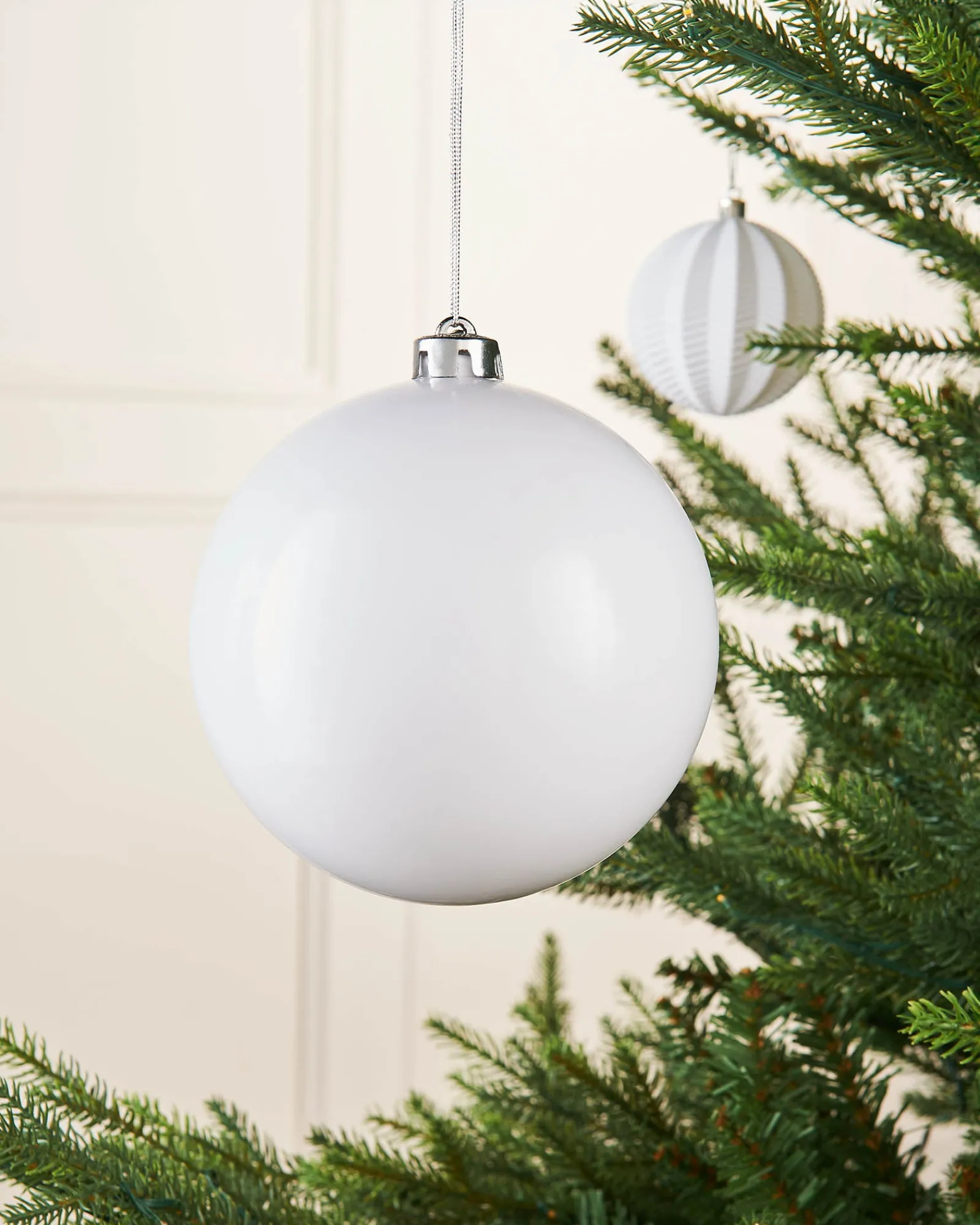 WeRChristmas White Large Gloss Shatterproof Bauble, 15 Cm