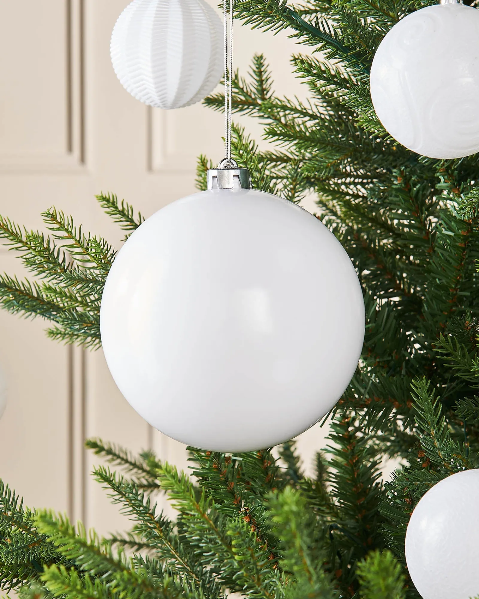 WeRChristmas White Large Gloss Shatterproof Bauble, 15 Cm