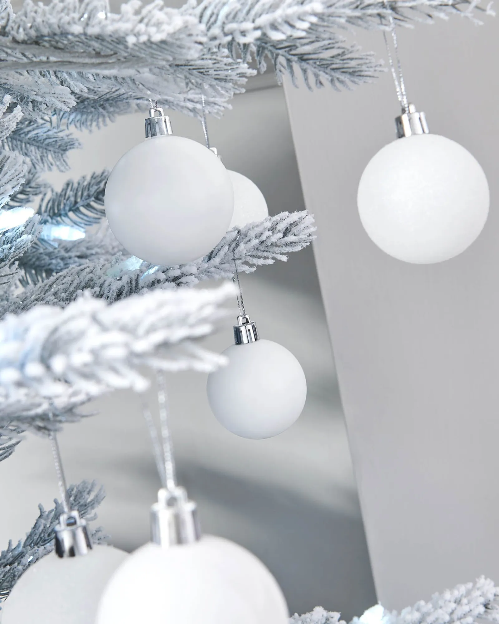 WeRChristmas White Shatterproof Bauble, 50 Pack