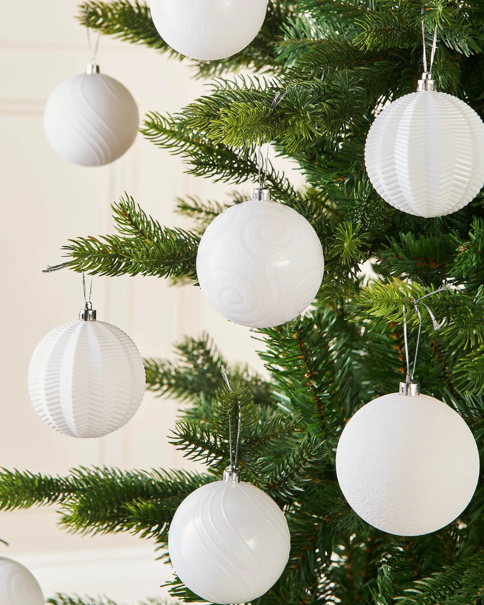 WeRChristmas White Shatterproof Baubles, 16 Pack, 8 Cm