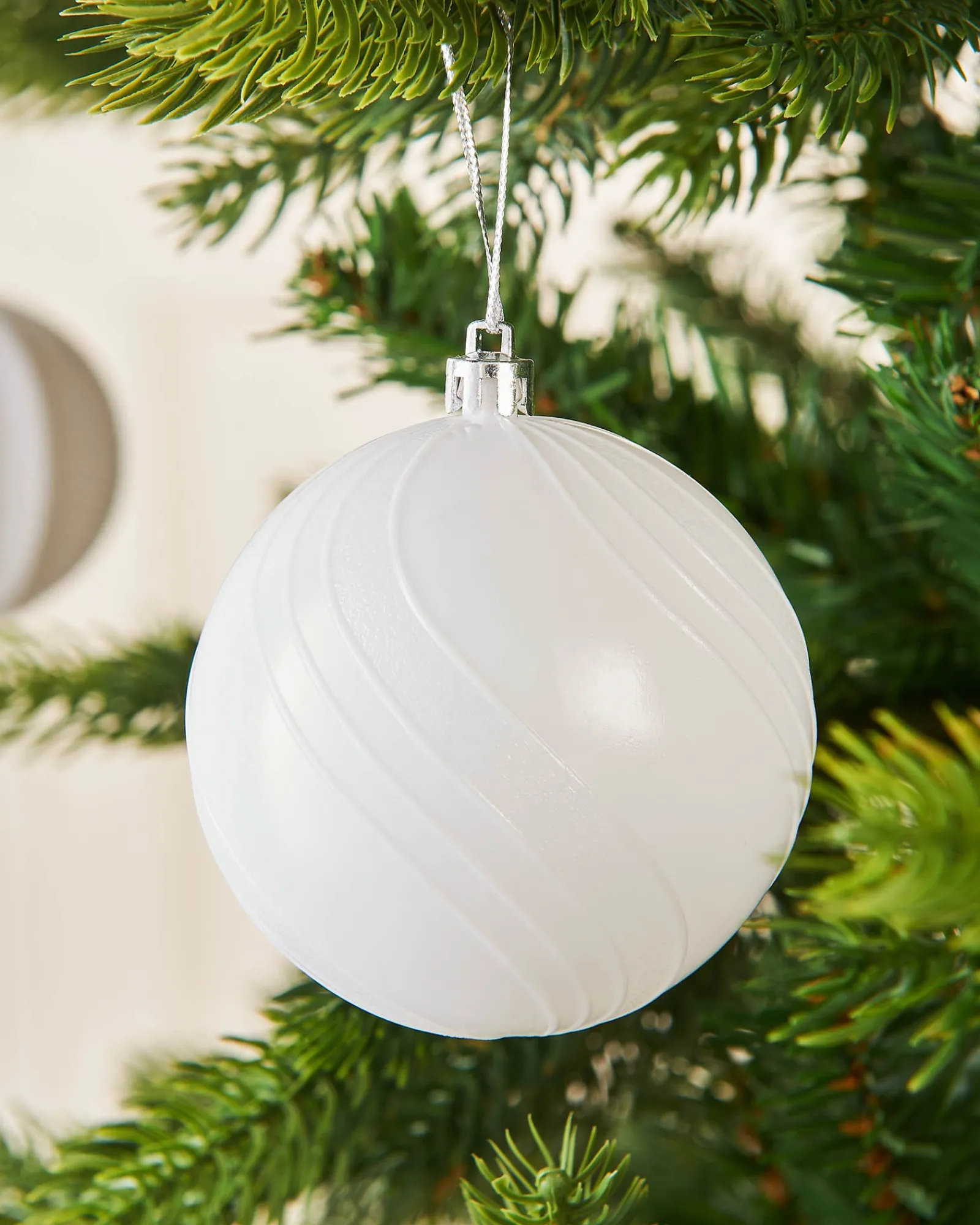 WeRChristmas White Shatterproof Baubles, 16 Pack, 8 Cm