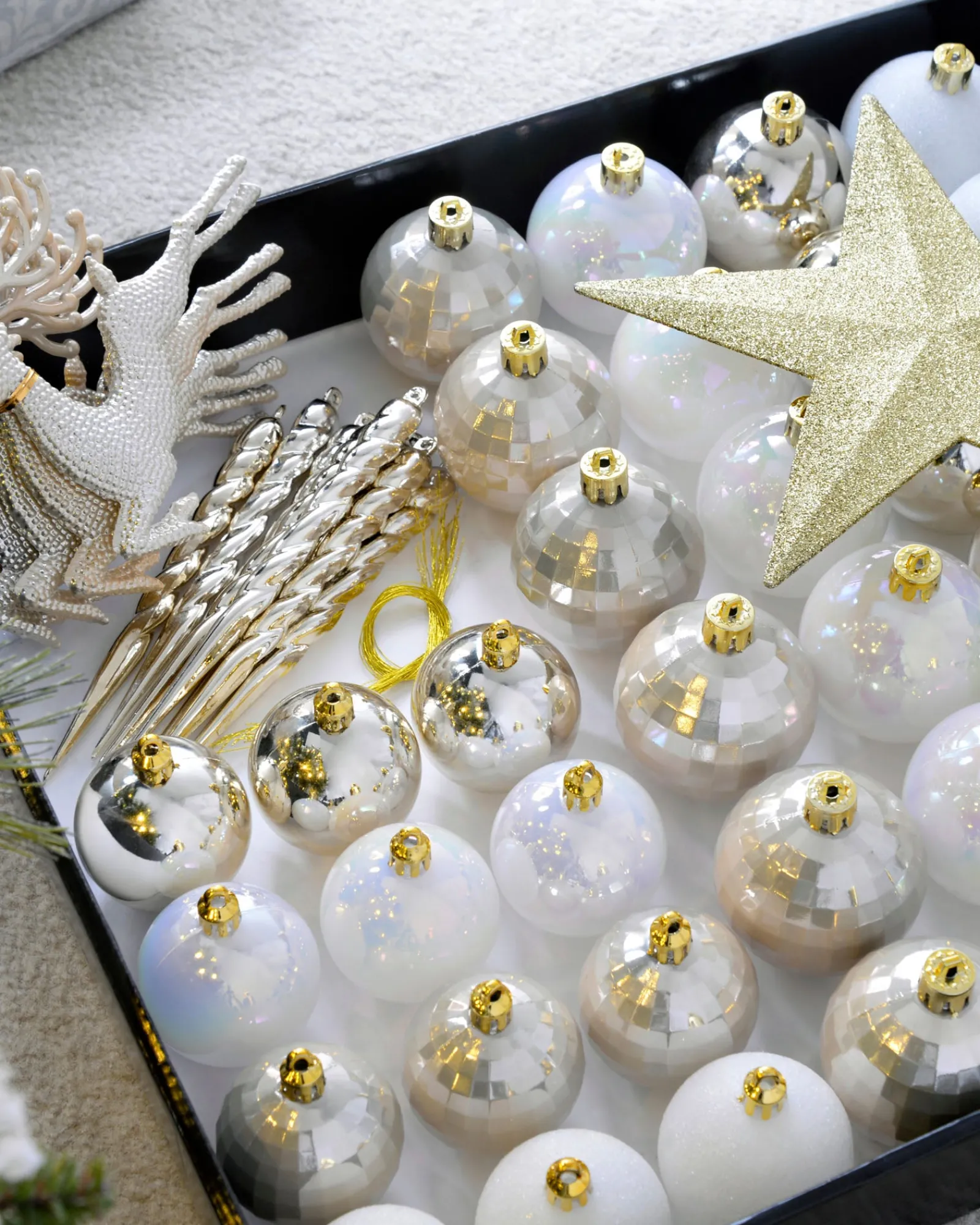 WeRChristmas White/Gold Shatterproof Baubles Set, 50 Pack