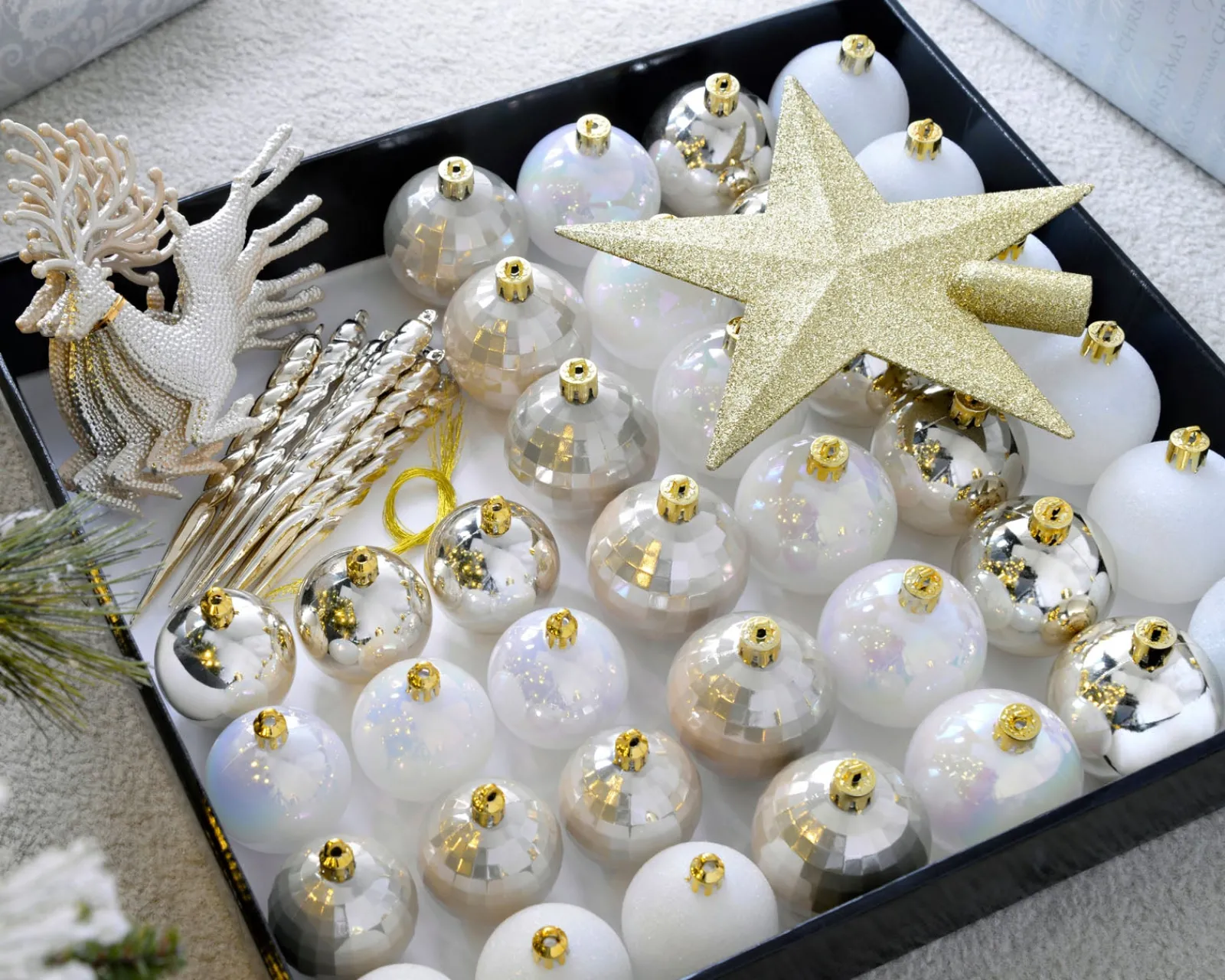 WeRChristmas White/Gold Shatterproof Baubles Set, 50 Pack