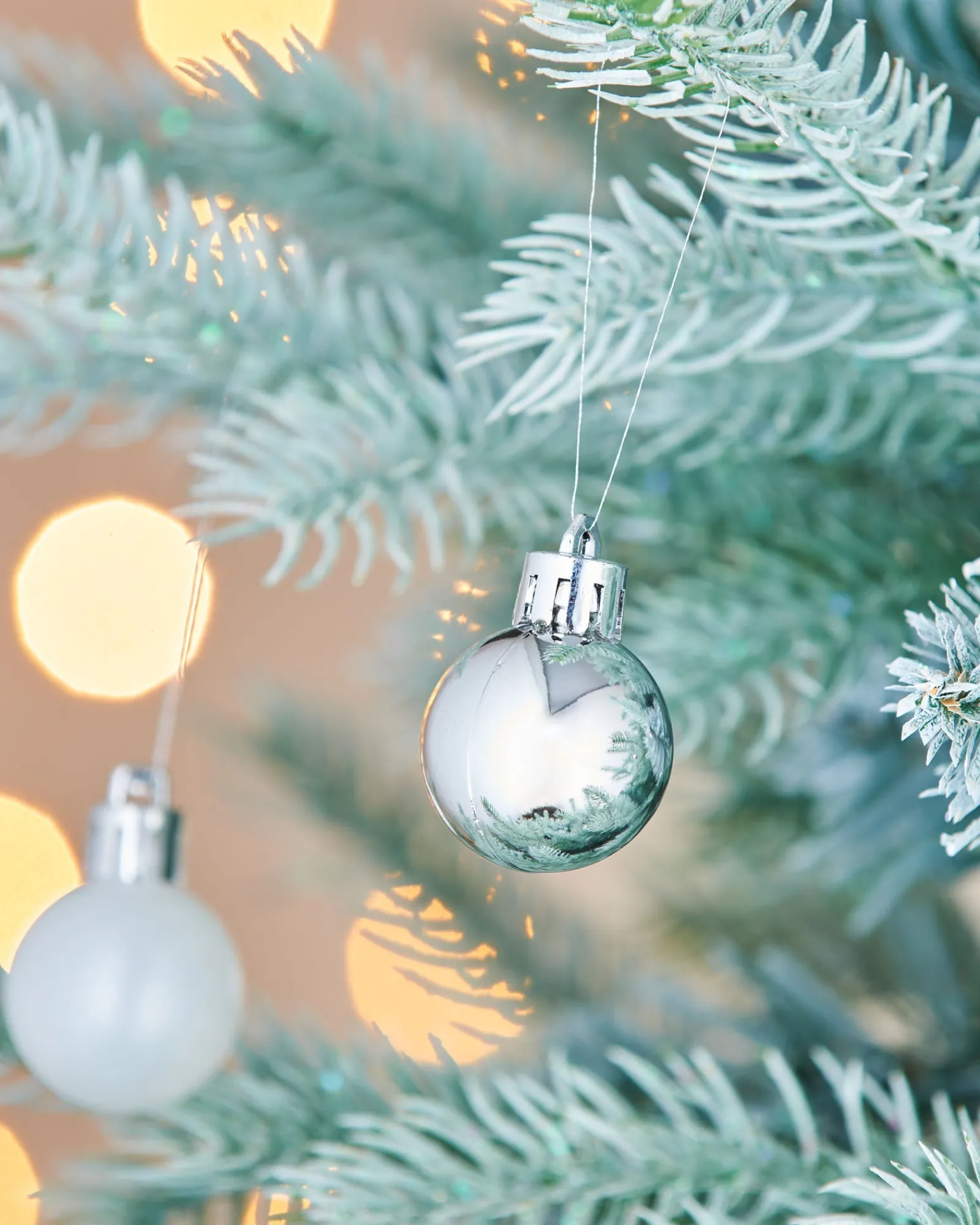 WeRChristmas White/Silver Shatterproof Baubles, 36 Pack, 3 Cm