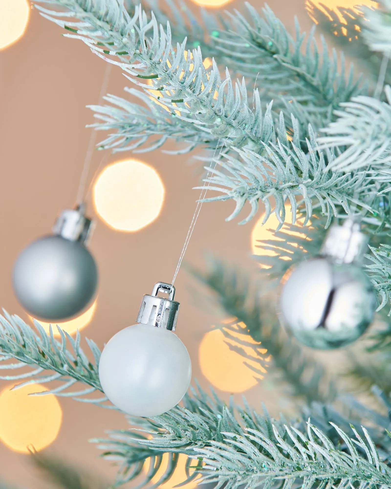 WeRChristmas White/Silver Shatterproof Baubles, 36 Pack, 3 Cm