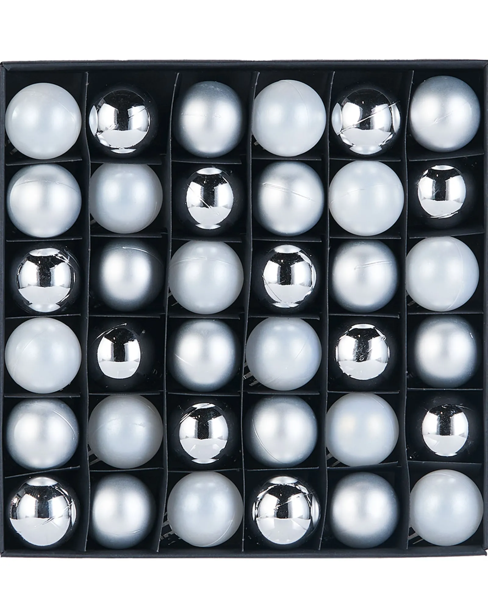 WeRChristmas White/Silver Shatterproof Baubles, 36 Pack, 3 Cm